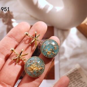 New Vintage Resin Gold and Blue Dangle Earrings